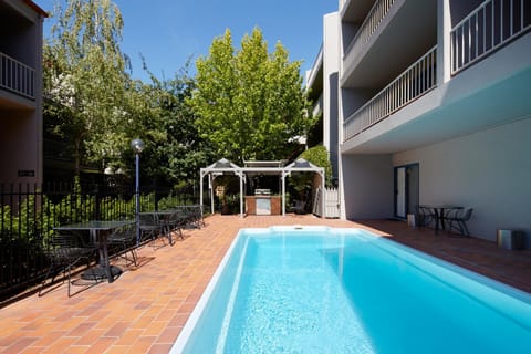 Pinnacle Apartments Apartahotel in Canberra