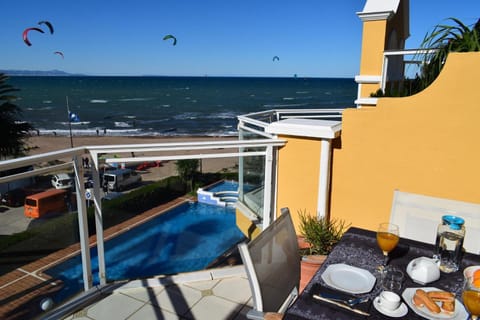 Balcony/Terrace, Pool view, Sea view, Swimming pool