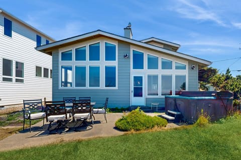 Bright Shores House in Lincoln City