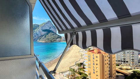 Day, Natural landscape, Balcony/Terrace, Beach, City view, Mountain view, Sea view