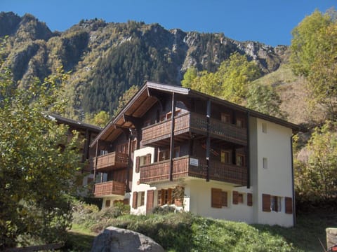 Property building, Natural landscape, Living room
