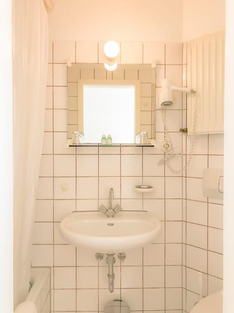 Shower, Toilet, Bathroom, Photo of the whole room, Decorative detail