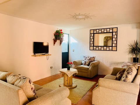 Communal lounge/ TV room, TV and multimedia, Living room, Seating area, Evening entertainment