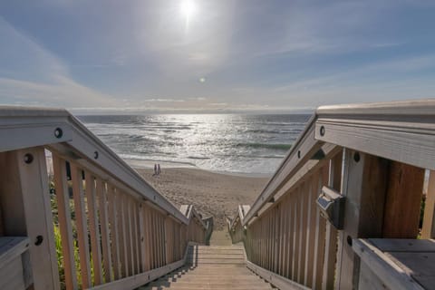 Cape Cod Hideaway House in Lincoln Beach