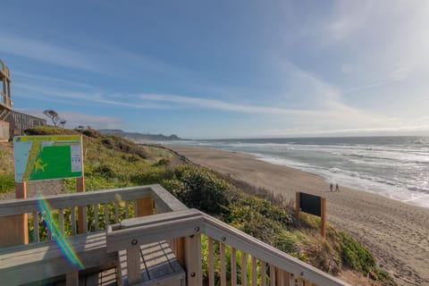 Cape Cod Hideaway House in Lincoln Beach