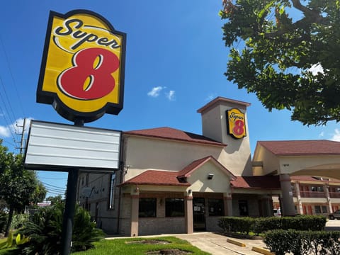 Super 8 by Wyndham Stafford Sugarland Area Hotel in Missouri City