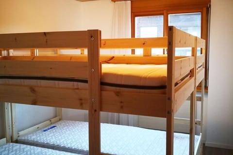 Bedroom, bunk bed