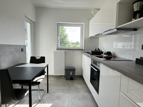 Aparts House - Balkon-WiFi-Kitchen Apartment in Gelsenkirchen