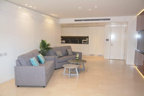 Renovated 3 Bedroom - Residence with Pool next the Beach Condo in Eilat