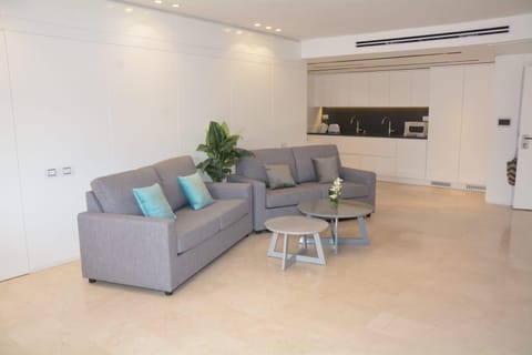 Renovated 3 Bedroom - Residence with Pool next the Beach Condominio in Eilat