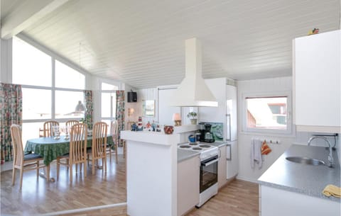 Beautiful Home In Hjrring With Kitchen Casa in Lønstrup