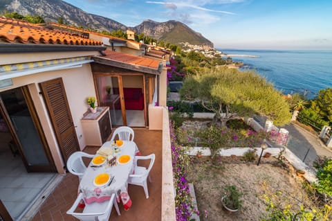 Property building, Balcony/Terrace, Sea view