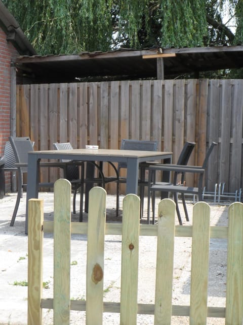 BBQ facilities, Balcony/Terrace, Inner courtyard view