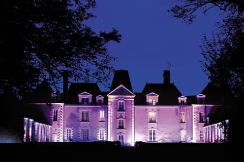 Facade/entrance, Night