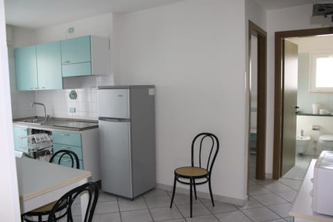 Kitchen or kitchenette, Dining area, dishwasher, pet friendly, stove