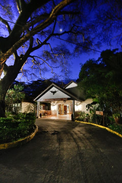 Facade/entrance, Night