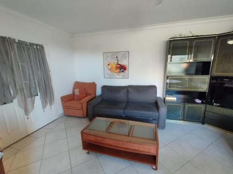 Antibes T2 Vue mer 48m2 Terrasse Parking Piscine Plage Apartment in Antibes