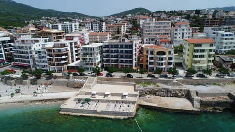 Neighbourhood, Natural landscape, Beach