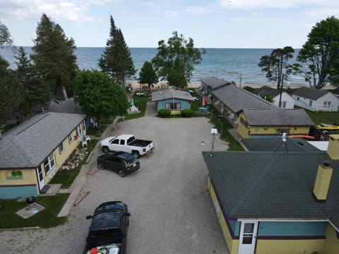 Paradise Beach resort House in Tawas City