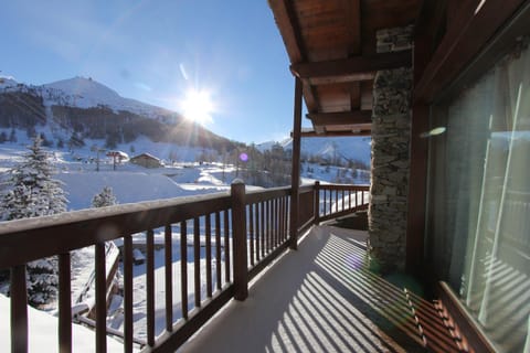 Balcony/Terrace, Mountain view