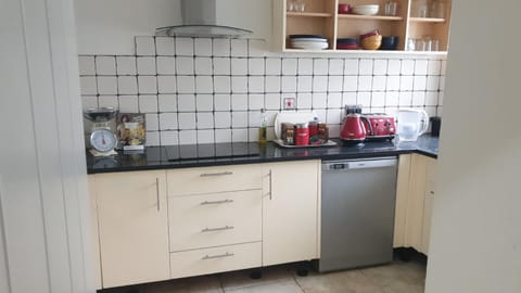 Fully equipped Large 3 bedroom Apartment in East Hertfordshire District