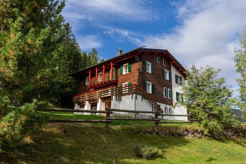 Property building, Summer, Garden