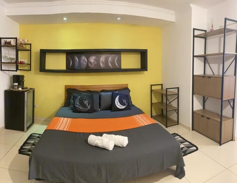 Bed, Coffee/tea facilities, Photo of the whole room, flat iron, locker, minibar, towels, air conditioner