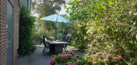 Facade/entrance, Balcony/Terrace, Garden view