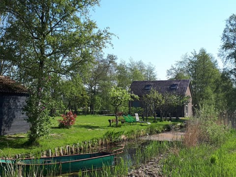 Huisje Beukers House in Giethoorn