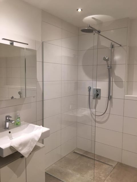 Shower, Decorative detail