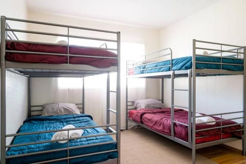 Hostel Style Shared Room Ostello in Daly City