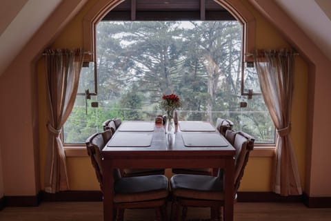 Dining area, City view