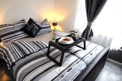 LEA APARTMENT - FREE PARKING in front for 2 cars Condo in City of Zagreb