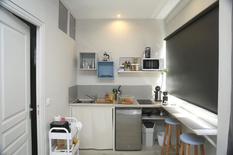 Coffee/tea facilities, Kitchen or kitchenette, Dining area