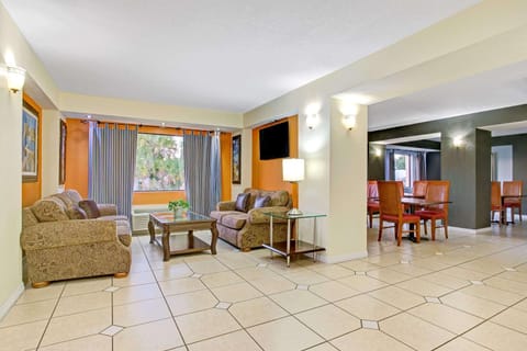 Days Inn & Suites by Wyndham Tampa - Ybor City Hotel in Tampa