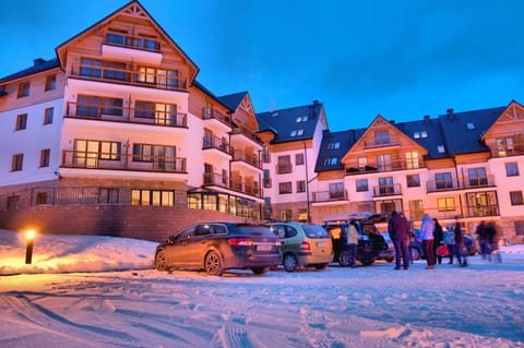 Property building, Facade/entrance, Winter