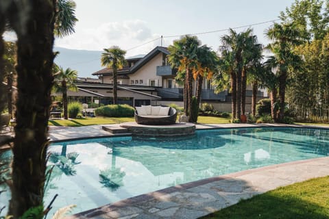 Property building, Garden, Swimming pool