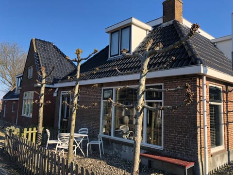 Property building, Facade/entrance, Winter