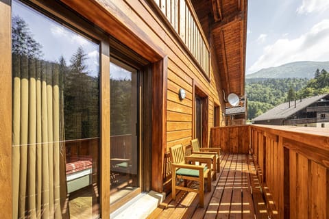 Balcony/Terrace, Mountain view