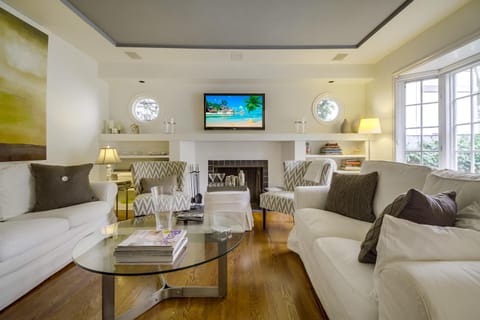 A Touch of Cape Cod in West Hollywood Maison in West Hollywood