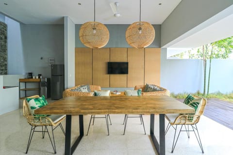 TV and multimedia, Kitchen or kitchenette, Living room, Dining area