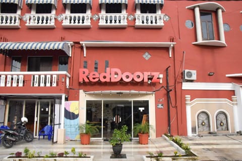 RedDoorz near Pelabuhan Tanjung Perak 2 Surabaya Chambre d’hôte in Surabaya