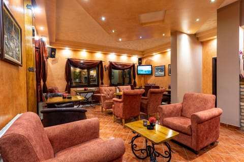 Communal lounge/ TV room, TV and multimedia, Seating area, Evening entertainment