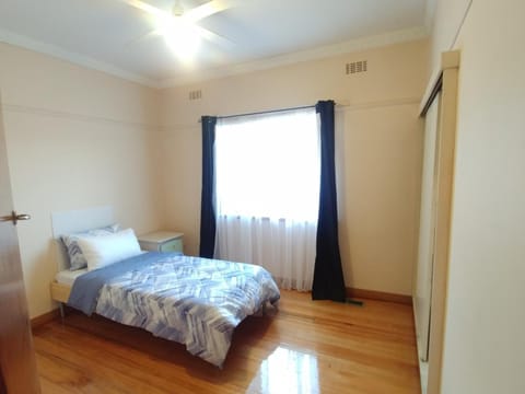 Ideal Business and Family accommodation House in Melbourne