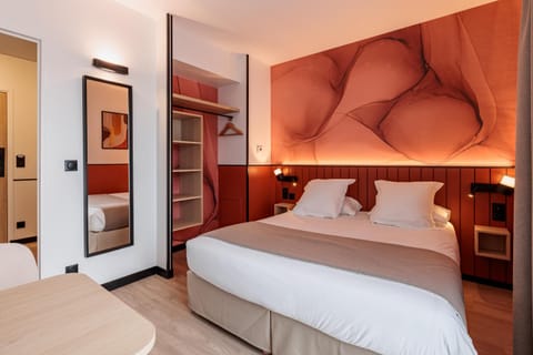 Bed, Photo of the whole room, Bedroom, wardrobe