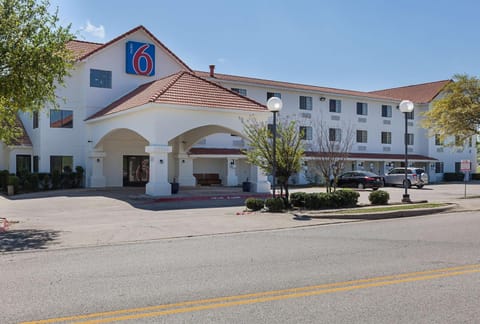 Motel 6-Bedford, TX - Fort Worth Hotel in Bedford