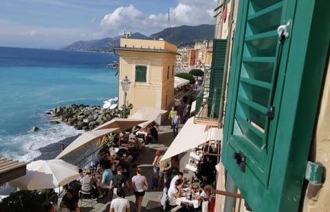 Le Finestre sul mare Condo in Camogli