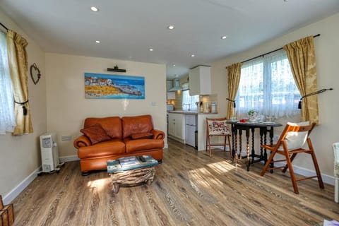 Two Hoots Chalet Casa in Mundesley