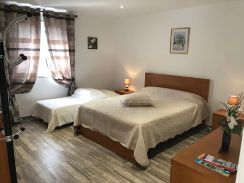 Maison Tobias Bed and Breakfast in Bussy-Saint-Georges