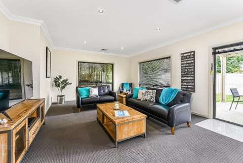 Accommodation On Lansell 1 being Unit 1 of 6 Lansell Street Appartamento in Mount Gambier